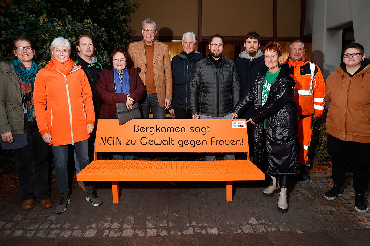 Bergkamen-orange-Bank-03-Foto-Stefan-Milk-HELLWEGER-ANZEIGER