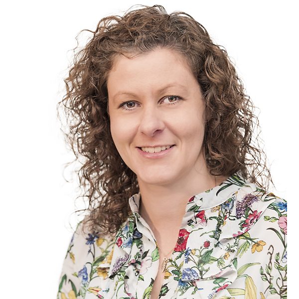 stephanie-buettner-600x600-v4 stephanie-buettner-600x600-v4